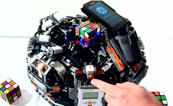 Рекордная скоростная сборка кубика рубика роботом CubeStormer II Рекордная скоростная сборка кубика рубика роботом CubeStormer II